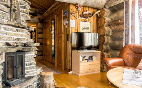 Luostonseita 1: Meubilair, Stoel, Buitenmeubels, Tafel, Hout, Buitentafel, Keuken En Eettafel, Schaduw, Tuin, Paraplu