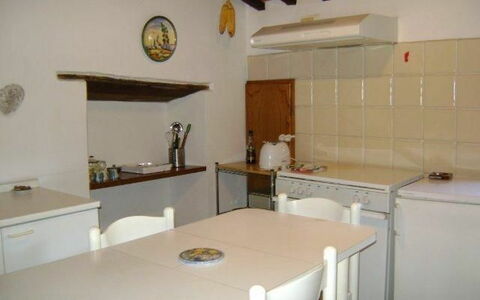 Residenza D'epoca: Eigendom, Tafel, Cabinetry, Countertop, Gebouw, Toestel Van De Keuken, Huis, Keuken, Hout, Interieur Ontwerp