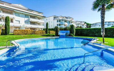 Pals 1647: Zwembad, Toevlucht, Condominium, Vrije Tijd, Landgoed, Hotel, Landscaping, Waterpartij, Villa, Hacienda