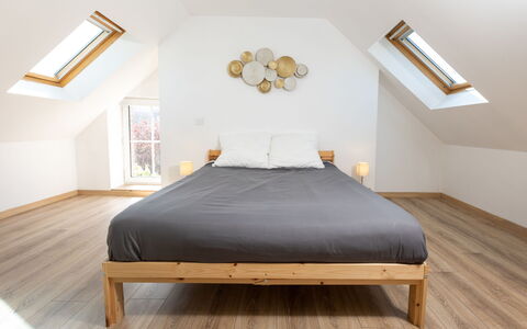 La Grève: Meubilair, Slaapkamer, Bed, Flooring, Hout, Verdieping, Interieur Ontwerp, Houten Vloer, Bedding, Verlichting