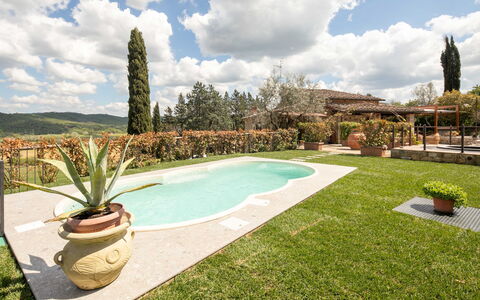 Valdambra Villa: Zwembad, Tuin, Toevlucht, Backyard, Landscaping, Eco Hotel, Boerderij, Landgoed, Hacienda, Werf