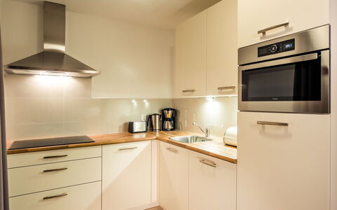Lipno Nad Vltavou 87: Cabinetry, Countertop, Eigendom, Gebouw, Keuken, Toestel Van De Keuken, Fornuis, Lade, Hout, Huishoudapparatuur