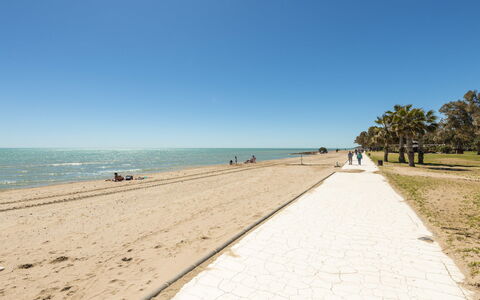 Cala Blanca i: Strand, Kust, Horizon, Kust En Oceanic Landvormen, Zee, Kust, Oceaan, Vrije Tijd, Recreatie, Fiets