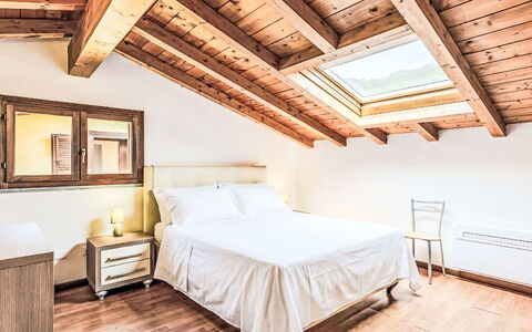 Argegno 150: Interieur Ontwerp, Hout, Bed, Slaapkamer, Verdieping, Plafond, Flooring, Kamer, Meubilair, Huis
