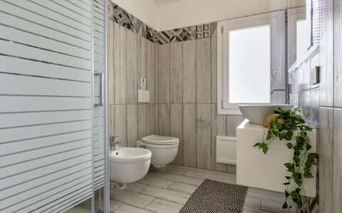Chicca: Fabriek, Eigendom, Loodgieterswerkinrichting, Gebouw, Badkamer, Wastafel, Purper, Toilet, Interieur Ontwerp