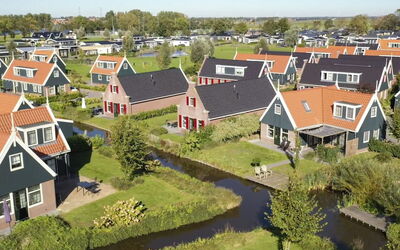 West-graftdijk 124: Gebouw, Eigendom, Lucht, Fabriek, Venster, Huis, Boom, Land Lot, Natuurlijk Landschap, Stedelijk Ontwerp