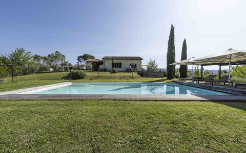 Casina Dell'acquaborra: Zwembad, Landgoed, Schaduw, Tuin, Landscaping, Buitenmeubels, Gazon, Toevlucht, Hacienda, Boerderij