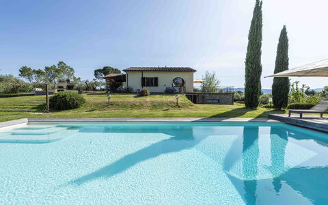 Casina Dell'acquaborra: Zwembad, Blauw, Toevlucht, Vrije Tijd, Eco Hotel, Schaduw, Landgoed, Buitenmeubels, Thermae, Villa