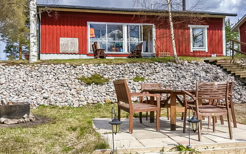 Kivirinne: Meubilair, Stoel, Buitenmeubels, Tafel, Hout, Buitentafel, Keuken En Eettafel, Schaduw, Tuin, Paraplu