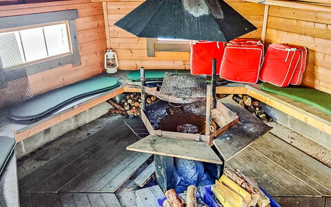 Kivirinne: Meubilair, Stoel, Buitenmeubels, Tafel, Hout, Buitentafel, Keuken En Eettafel, Schaduw, Tuin, Paraplu