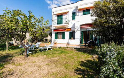 Marisol: Appartement, Toevlucht, Stoel, Schaduw, Balkon, Keuken En Eettafel, Restaurant, Eco Hotel, Hotel