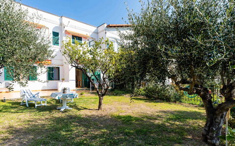 Marisol: Appartement, Toevlucht, Stoel, Schaduw, Balkon, Keuken En Eettafel, Restaurant, Eco Hotel, Hotel