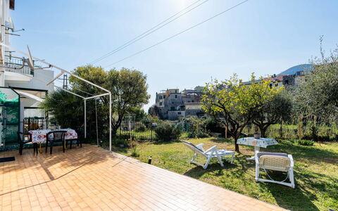 Marisol: Appartement, Toevlucht, Stoel, Schaduw, Balkon, Keuken En Eettafel, Restaurant, Eco Hotel, Hotel