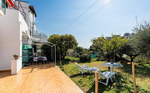Marisol: Appartement, Toevlucht, Stoel, Schaduw, Balkon, Keuken En Eettafel, Restaurant, Eco Hotel, Hotel