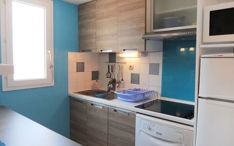 Collioure 400: Countertop, Kamer, Eigendom, Cabinetry, Keuken, Meubilair, Interieur Ontwerp, Gebouw, Fornuis, Wastafel