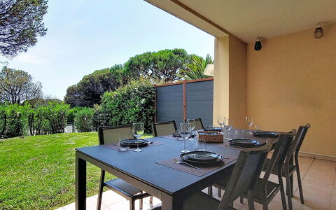 Les Grenadines: Family Car, Appartement, Luxevoertuig, Mid-Size Car, Parking, Sedan, Compacte Auto, Stadsauto