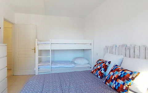 Les Grenadines: Meubilair, Interieur Ontwerp, Slaapkamer, Bed, Verdieping, Flooring, Hout, Bedding, Laken, Kamer