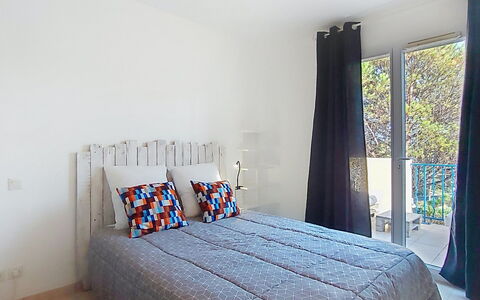 Les Grenadines: Bed, Meubilair, Bedding, Slaapkamer, Laken, Interieur Ontwerp, Linens, Kussen Gooien, Textiel, Verdieping