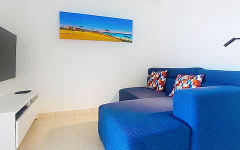 Les Grenadines: Blauw, Meubilair, Appartement, Verdieping, Bankstel, Woonkamer, Slaapbank, Armleuning, Koffietafel
