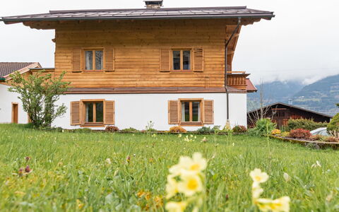 Haus Weickl: Bloem, Fabriek, Gebouw, Eigendom, Venster, Ecoregio, Lucht, Natuurlijk Landschap, Huis, Land Lot