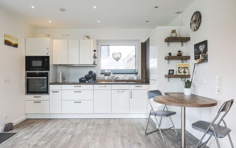 Sonnenschein: Meubilair, Cabinetry, Countertop, Hout, Flooring, Interieur Ontwerp, Keuken, Verdieping, Materiële Goederen