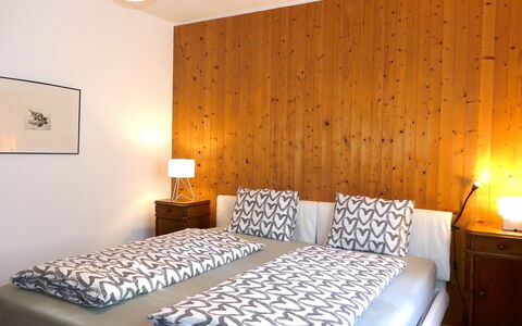 Chalet al Portic: Meubilair, Interieur Ontwerp, Hout, Bed, Slaapkamer, Flooring, Verdieping, Textiel, Laken, Kamer