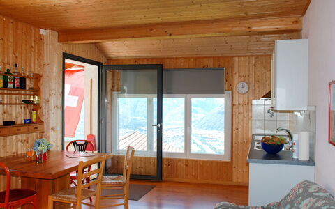 Baita Monti di Piazzogna: Meubilair, Eigendom, Venster, Hout, Gebouw, Tafel, Interieur Ontwerp, Comfort, Verdieping, Flooring