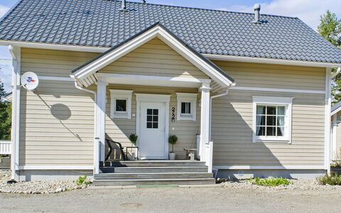 Villa Adalmina: Meubilair, Stoel, Buitenmeubels, Tafel, Hout, Buitentafel, Keuken En Eettafel, Schaduw, Tuin, Paraplu