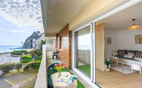 Port Haliguen Plaisance: Zwembad, Samengesteld Materiaal, Appartement, Condominium, Villa, Landscaping, Toevlucht, Hotel, Balkon, Eco Hotel