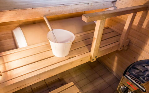 Tintintaival 2 a 8: Hout, Flooring, Verdieping, Meubilair, Houten Vloer, Interieur Ontwerp, Stapelbed, Kamer, Beits, Hardwood