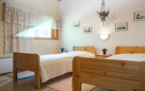 Tintintaival 2 a 8: Hout, Flooring, Verdieping, Meubilair, Houten Vloer, Interieur Ontwerp, Stapelbed, Kamer, Beits, Hardwood