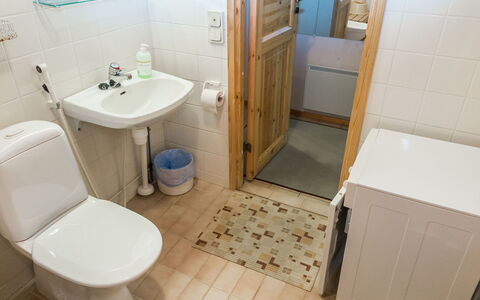 Tintintaival 2 a 8: Hout, Flooring, Verdieping, Meubilair, Houten Vloer, Interieur Ontwerp, Stapelbed, Kamer, Beits, Hardwood