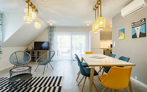 Erika: Tafel, Meubilair, Eigendom, Bankstel, Stoel, Hout, Interieur Ontwerp, Architectuur, Woonkamer, Geel