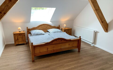 Spiekeroog: Gebouw, Meubilair, Comfort, Hout, Huis, Bed Frame, Bed, Interieur Ontwerp, Hoofdkussen, Flooring
