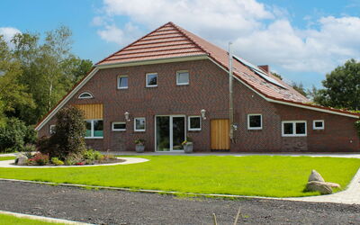 Westerholt 500: Wolk, Lucht, Gebouw, Fabriek, Eigendom, Venster, Boom, Huis, Land Lot, Gras