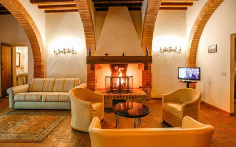 Castelletto Weddings And Events: Meubilair, Eigendom, Comfort, Hout, Stoel, Tafel, Oranje, Interieur Ontwerp, Verlichting, Woonkamer