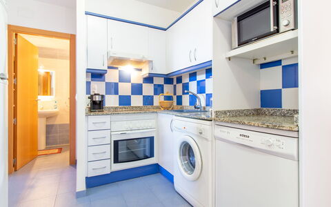 Oropesa del Mar 115: Cabinetry, Meubilair, Countertop, Fornuis, Azure, Keuken, Interieur Ontwerp, Huishoudapparatuur, Architectuur, Hout