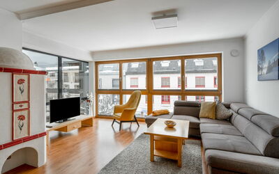 Appartement 2 29.2: Meubilair, Fotolijst, Tafel, Bankstel, Eigendom, Hout, Venster, Interieur Ontwerp, Comfort, Woonkamer