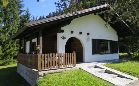 Chalet Bodental 28: Fabriek, Gebouw, Lucht, Eigendom, Boom, Schaduw, Huis, Land Lot, Verblijf, Hout