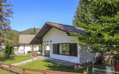 Chalet Bodental 28: Fabriek, Lucht, Gebouw, Eigendom, Venster, Boom, Huis, Land Lot, Hek, Verblijf