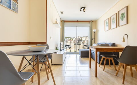 Grimaca Playa de la Concha: Meubilair, Tafel, Eigendom, Hout, Stoel, Interieur Ontwerp, Flooring, Verdieping, Deur