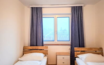 Linda 615.3: Hout, Flooring, Interieur Ontwerp, Bed, Verdieping, Slaapkamer, Stapelbed, Meubilair, Kamer, Bed Frame