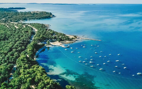 Rovinj Bale 312: Water, Watervoorraden, Lucht, Azure, Natuurlijk Landschap, Kust En Oceanic Landvormen, Strand, Boom, Landschap, Horizon