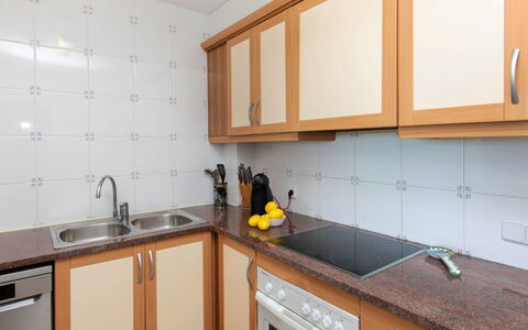 Pals 480: Cabinetry, Gootsteen, Countertop, Eigendom, Wastafel, Kraan, Meubilair, Wit, Keuken, Hout