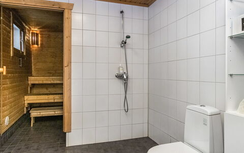 Muikku: Bed, Meubilair, Slaapkamer, Interieur Ontwerp, Bedding, Laken, Flooring, Hout, Verdieping, Kamer