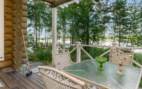 Torniniemi: Hout, Veranda, Buitenmeubels, Stoel, Schaduw, Dek, Eco Hotel, Outdoor Structuur, Hardwood, Garden Gebouwen