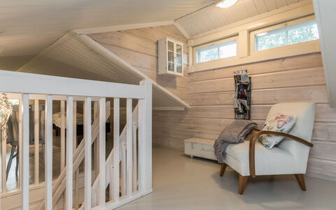 Haapaniemi: Bed, Meubilair, Slaapkamer, Interieur Ontwerp, Bedding, Laken, Flooring, Hout, Verdieping, Kamer