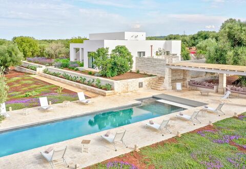 Villa Orama Estia Relais: Lucht, Fabriek, Wolk, Water, Gebouw, Boom, Zwembad, Land Lot, Woongebied, Landschap