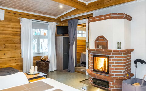 Renkitupa: Hout, Interieur Ontwerp, Plafond, Huis, Meubilair, Huis, Flooring, Kamer, Verblijf, Blokhut