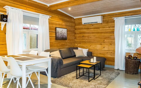 Renkitupa: Flooring, Interieur Ontwerp, Hout, Verdieping, Houten Vloer, Meubilair, Plafond, Bankstel, Huis, Kamer